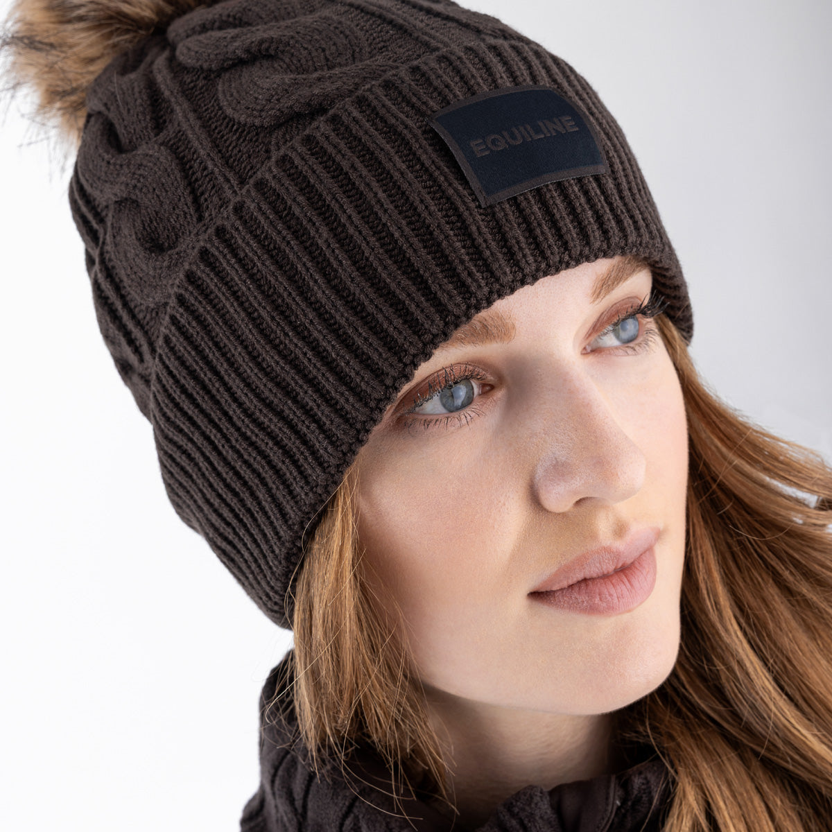 Equiline Strickmütze mit Bommel Eqgat Coffee Bean