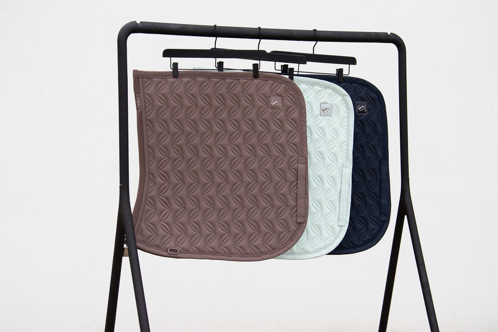 Eskadron Classic Sports 24SS zadeldekje Sparkle Floral dressuur smoke taupe